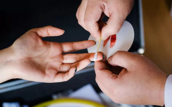 戶口親子鑒定當(dāng)事人采血時(shí)不可缺的資料